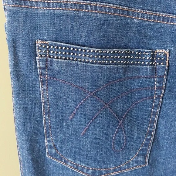 NWT, "OLSEN" Jean's, size 42 ( M-L/12) - Picture 6 of 9